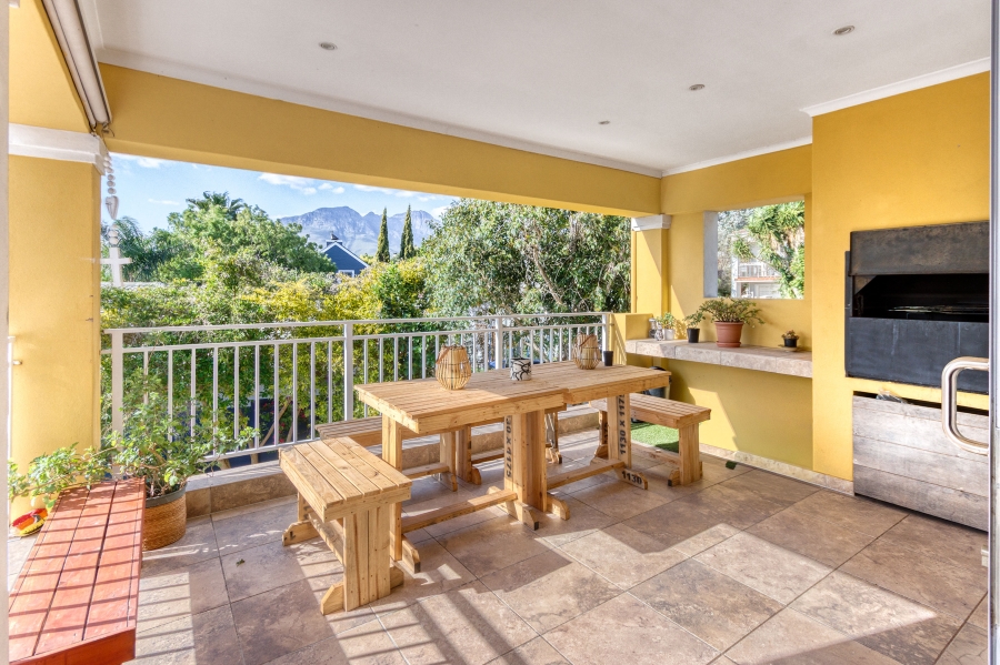 6 Bedroom Property for Sale in Olive Grove Western Cape